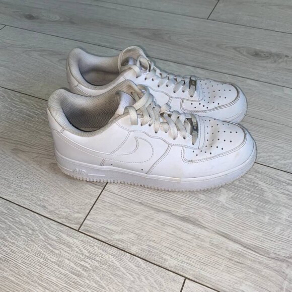 Original Nike Air Force 1 Low sneakers in white. - Picture 2 of 3